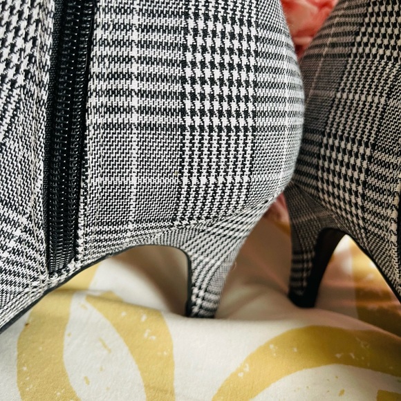 Booties - Picture 15 of 16